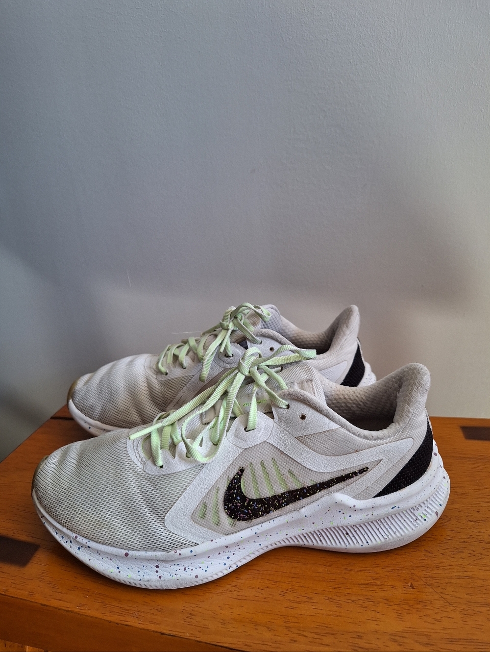 Nike Womens Downshifter 10 SE White Running  Size 6.5